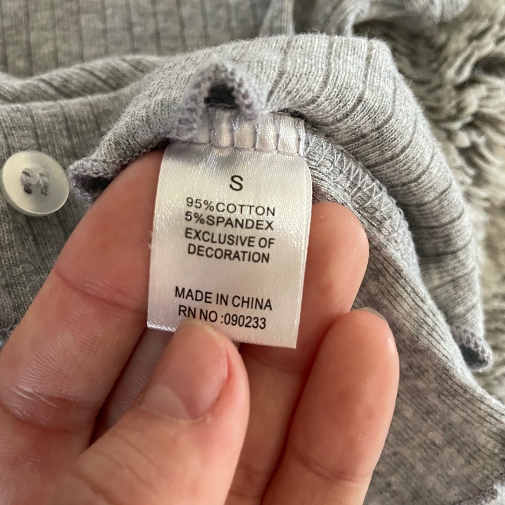 Gray Ribbed Button-Up Crop Top - Picture 6 of 6